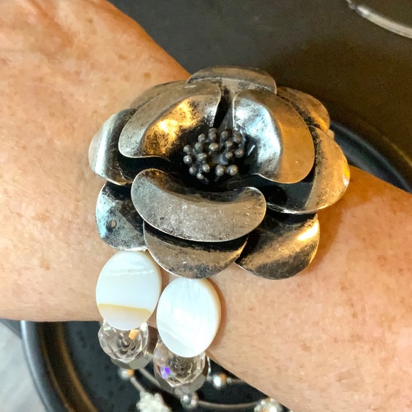 VINTAGE SILVER ANTIQUE FLOWER BEADED NECKLACE + STRETCH STATEMENT BRACELET⭐️NEW - Picture 12 of 13